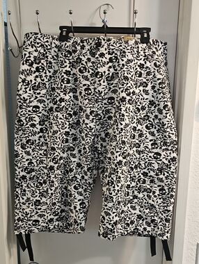 Men's Black & White Floral Skull Cargo Shorts